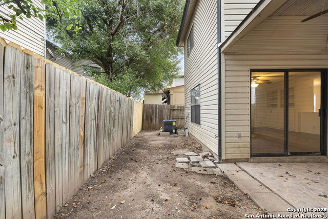 Image 37 of 41 For 5007 Kenton Trace