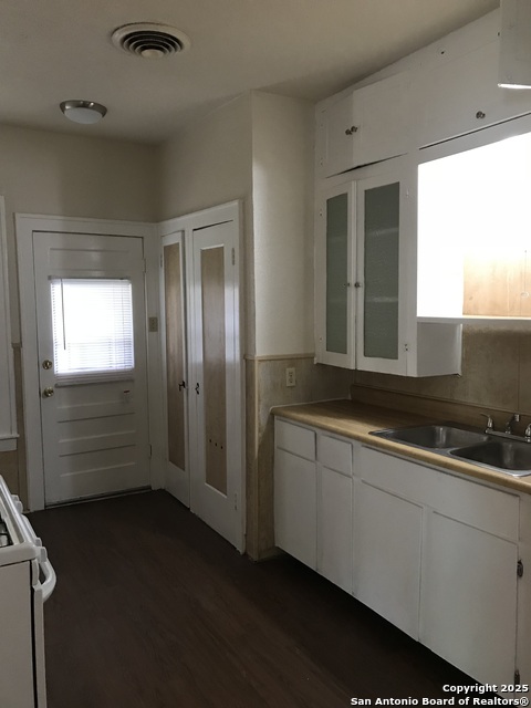 Image 6 of 9 For 1014 Bailey  1016