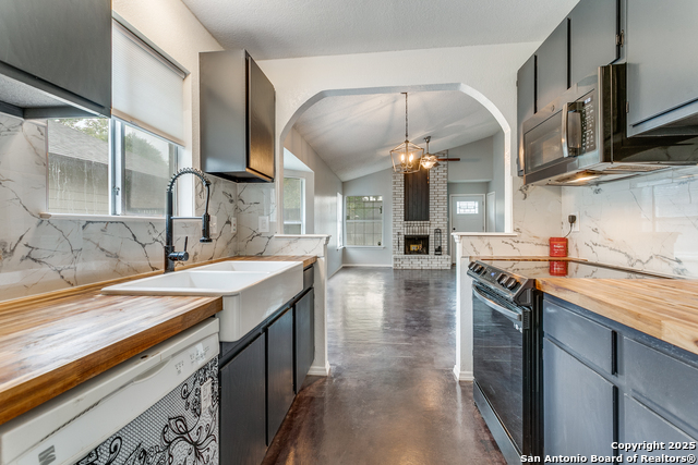 Image 15 of 25 For 760 Garden Meadow