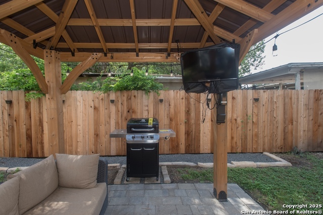 Image 42 of 44 For 611 Brunswick