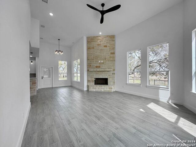 Image 3 of 14 For 142 Lon Price N