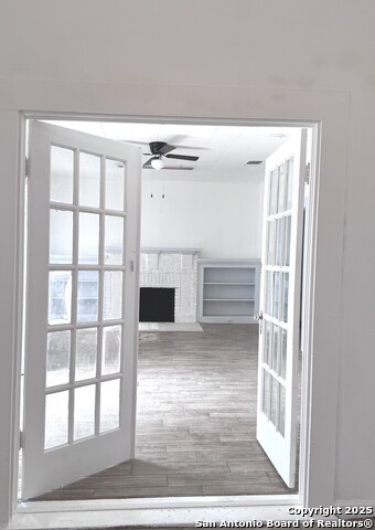 Image 10 of 13 For 1011 Avant Ave  1