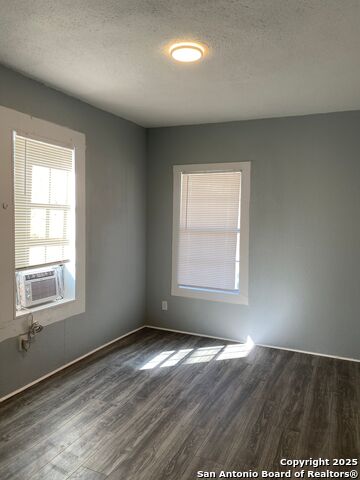 Image 6 of 14 For 820 Frank