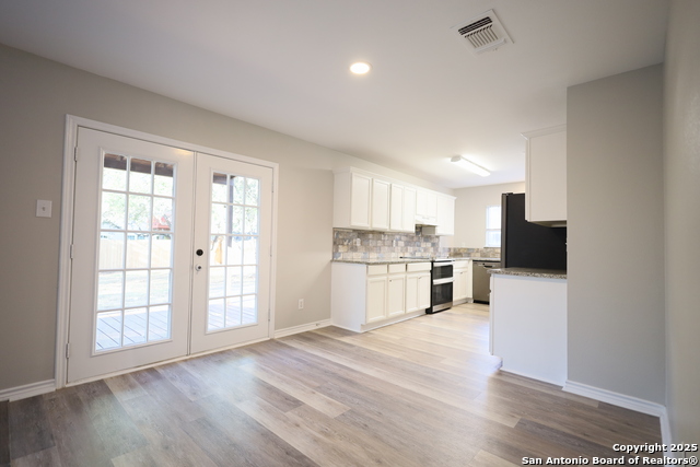 Image 11 of 38 For 9519 Braun Square