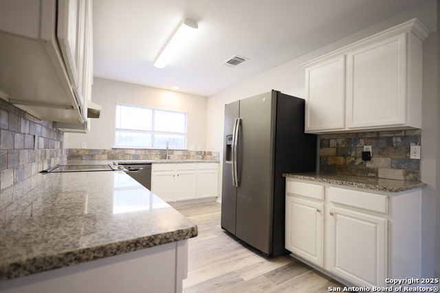 Image 12 of 38 For 9519 Braun Square