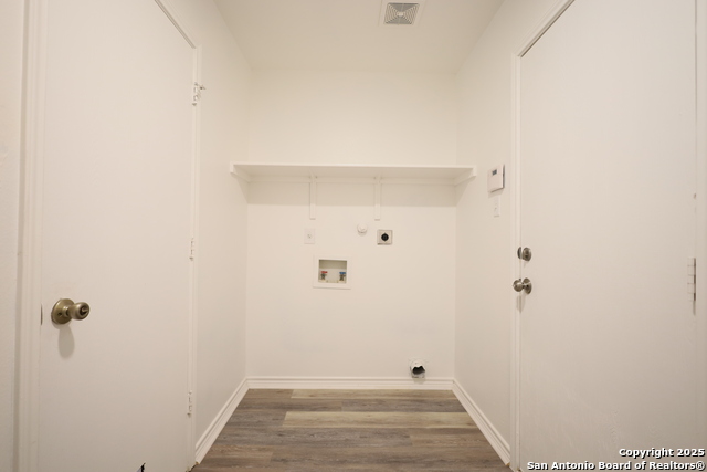 Image 16 of 38 For 9519 Braun Square