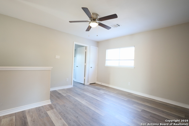 Image 17 of 38 For 9519 Braun Square