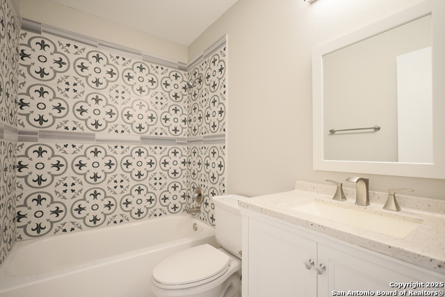 Image 23 of 38 For 9519 Braun Square