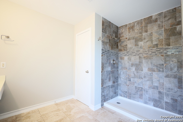 Image 29 of 38 For 9519 Braun Square