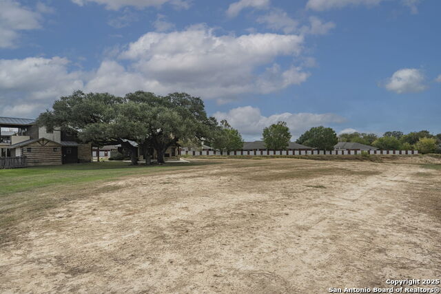 Image 4 of 15 For 1614 Gruene Vineyard