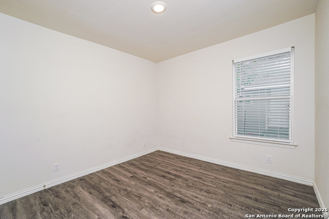 Image 13 of 21 For 728 Newton