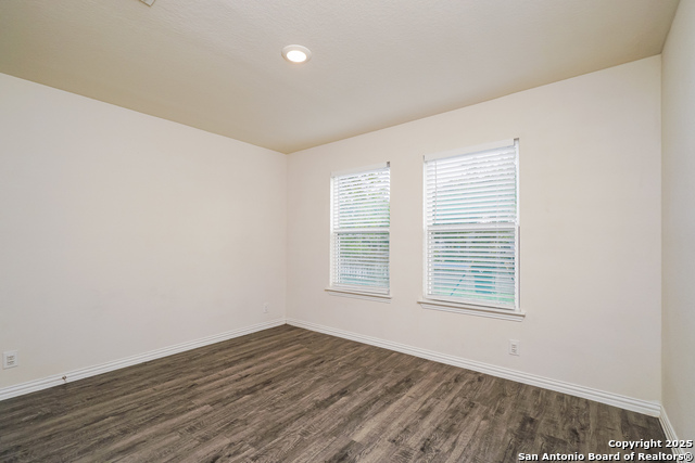 Image 15 of 21 For 728 Newton