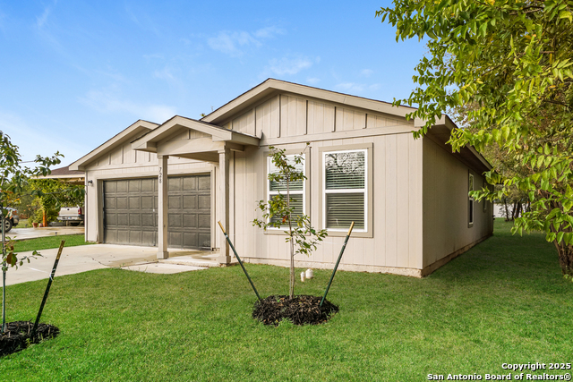 Image 2 of 21 For 728 Newton