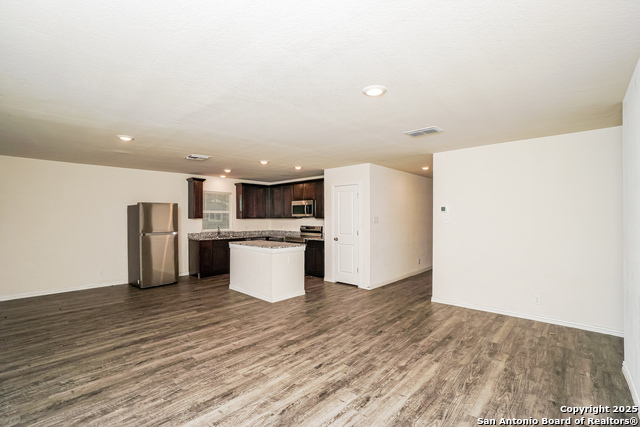 Image 5 of 21 For 728 Newton