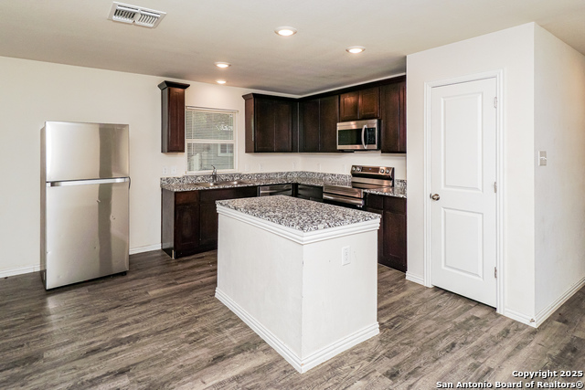 Image 6 of 21 For 728 Newton