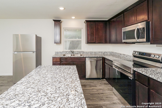 Image 7 of 21 For 728 Newton