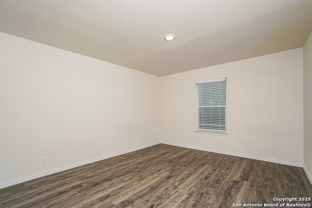 Image 8 of 21 For 728 Newton