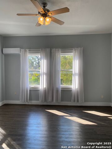 Image 3 of 5 For 1318 Willow  3