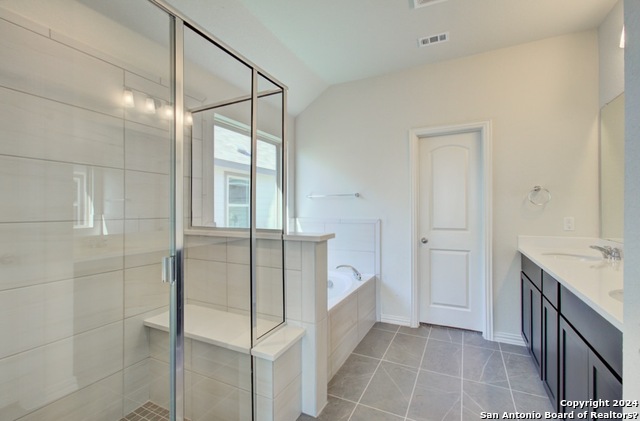 Listing photo id 9 for 820 Little Pebble