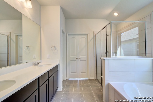 Listing photo id 10 for 820 Little Pebble