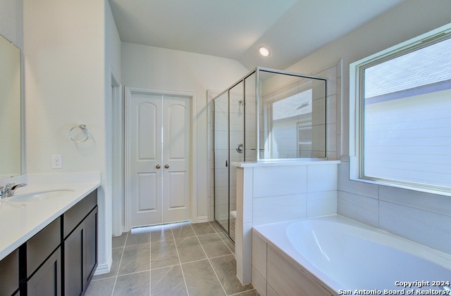 Listing photo id 11 for 820 Little Pebble