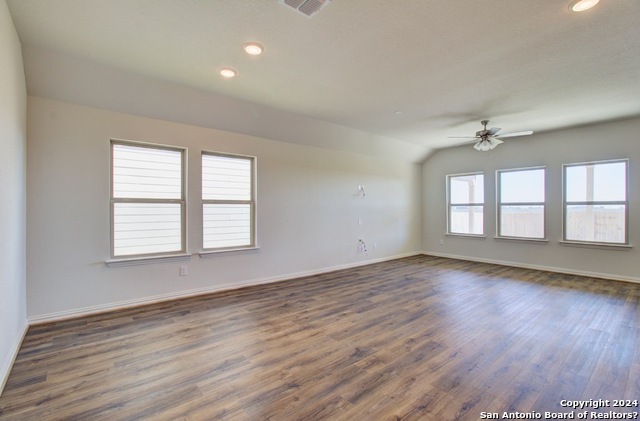 Listing photo id 4 for 820 Little Pebble