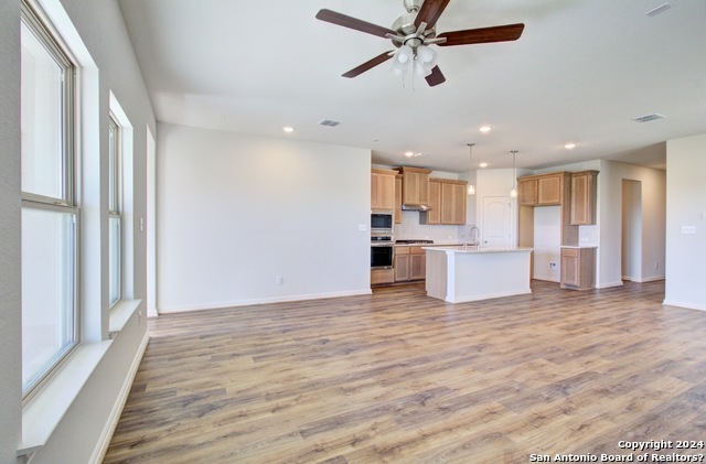 Listing photo id 5 for 820 Little Pebble