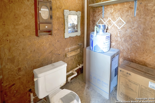 Image 25 of 51 For 16103 State Highway 16 N