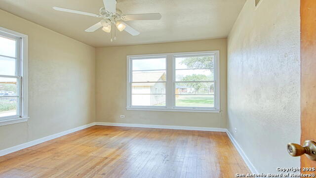 Image 17 of 41 For 912 4th St