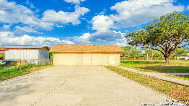 Image 32 of 41 For 912 4th St