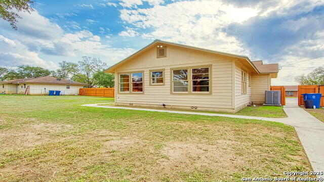 Image 40 of 41 For 912 4th St