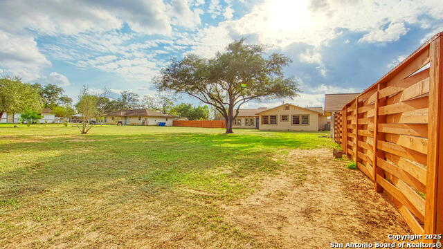 Image 7 of 41 For 912 4th St