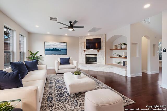 Image 4 of 41 For 726 Mello Oak