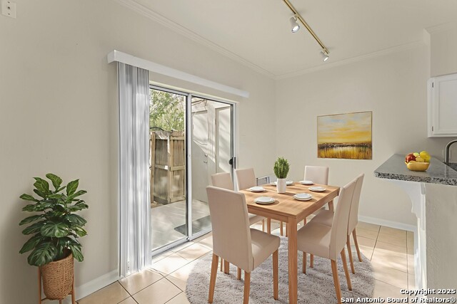 Image 10 of 30 For 12204 Apricot Dr