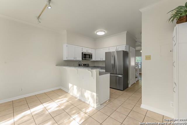 Image 11 of 30 For 12204 Apricot Dr