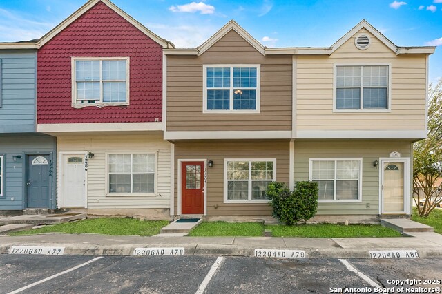 Image 2 of 30 For 12204 Apricot Dr