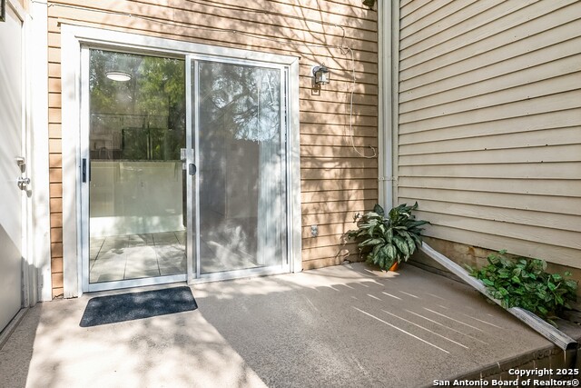 Image 25 of 30 For 12204 Apricot Dr