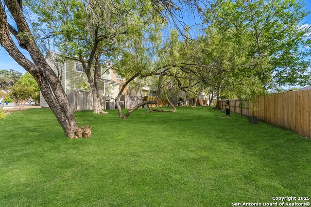 Image 27 of 30 For 12204 Apricot Dr