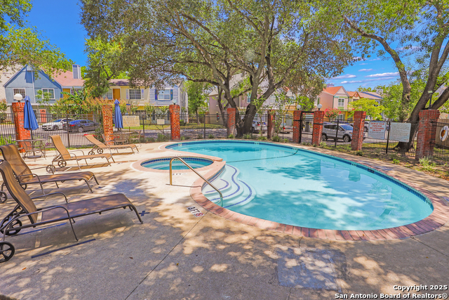 Image 28 of 30 For 12204 Apricot Dr