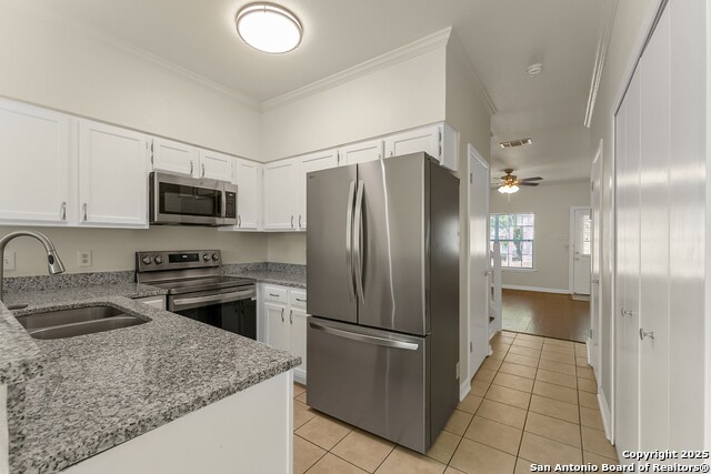 Image 7 of 30 For 12204 Apricot Dr