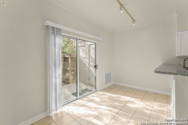 Image 9 of 30 For 12204 Apricot Dr