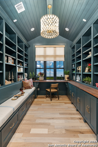 Image 19 of 42 For 4412 Comanche Trace Drive