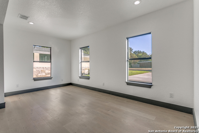 Image 21 of 36 For 427 Laramie