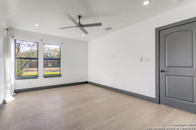 Image 30 of 36 For 427 Laramie