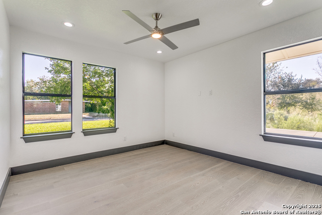 Image 31 of 36 For 427 Laramie