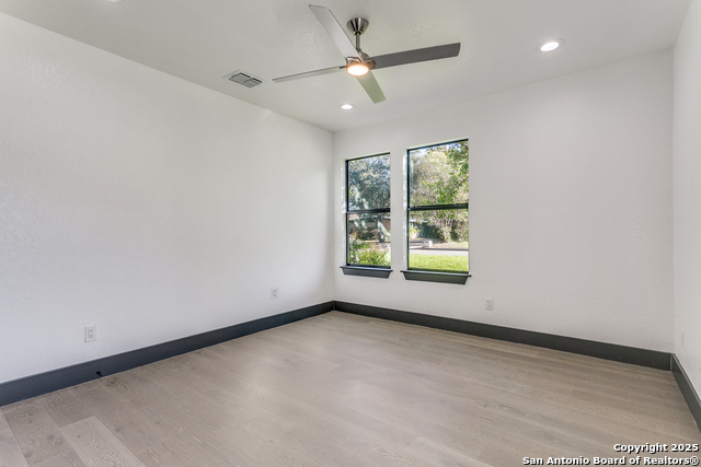 Image 32 of 36 For 427 Laramie