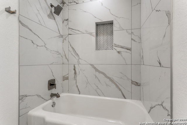 Image 34 of 36 For 427 Laramie