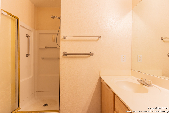 Image 13 of 31 For 7910 Lattimer Pond