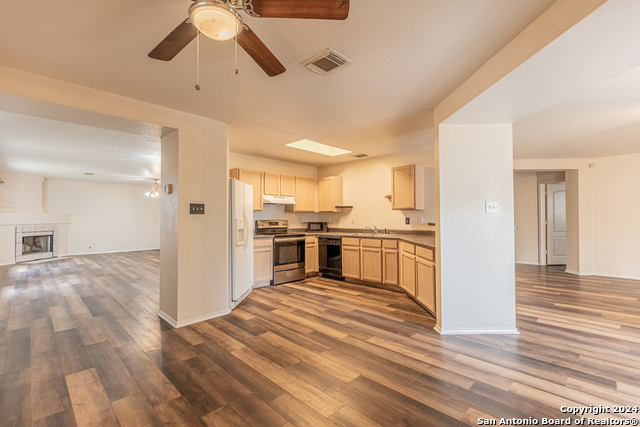 Image 16 of 31 For 7910 Lattimer Pond