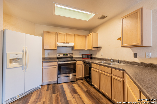 Image 17 of 31 For 7910 Lattimer Pond